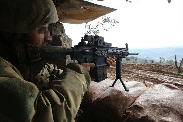 Mehmetçik stratejik tepeyi ele geçirdi