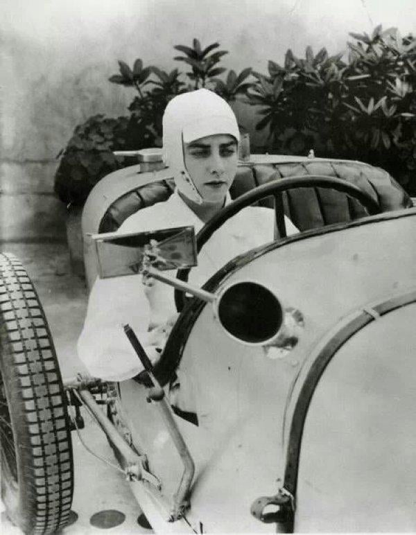 Dikiz aynası fikri bir kadının el aynasından çıktı