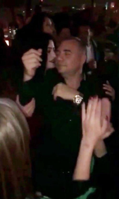 Deniz Çakır ve Oktay Kaynarca sarmaş dolaş eğlendi