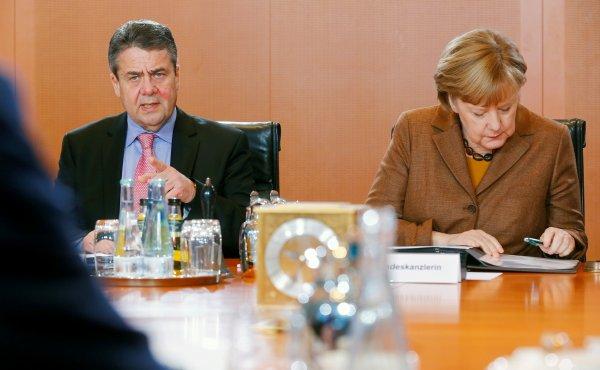 Almanya 4 FETÖ'cü askeri koruması altına aldı