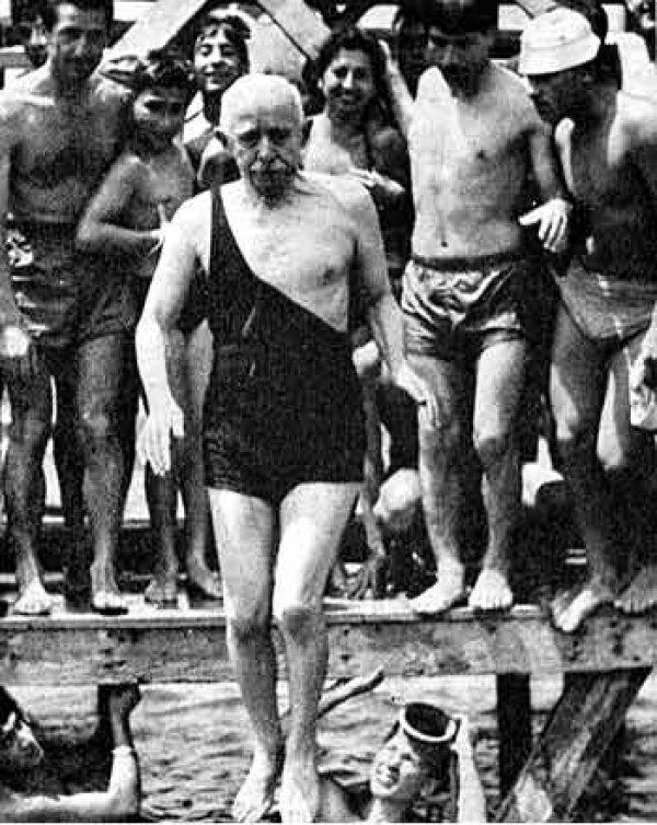 İsmet İnönü'nün yüzmeyi öğrenmesi