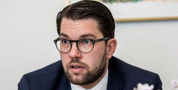 İsveç'te aşırı sağcıların liderine başörtüsü tepkisi