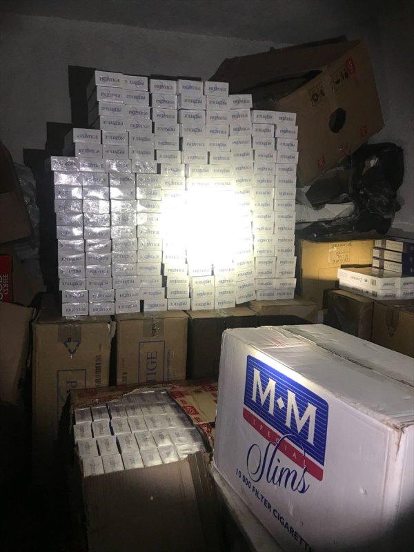 Kaçak sigara için yatak odasından özel geçit yaptırdı