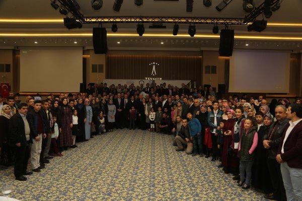 Umreye giden öğrenciler ve aileleri Tahmazoğlu'yla buluştu