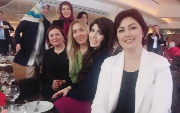 Devlet Bahçeli Kadın Kolları'nın fotoğrafını çekti