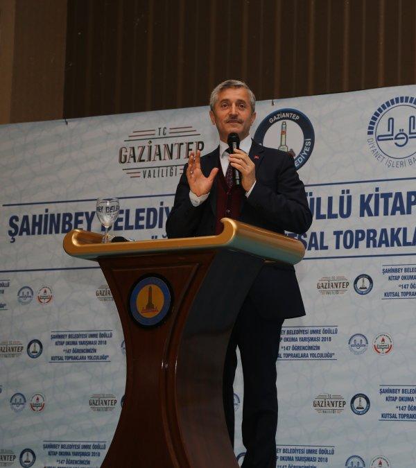 Umreye giden öğrenciler ve aileleri Tahmazoğlu'yla buluştu