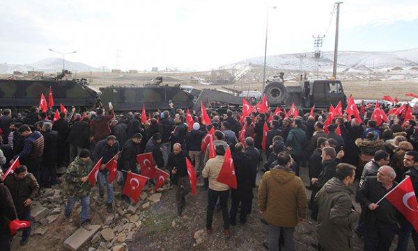 Mehmetçik Afrin'e dualarla uğurlandı