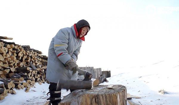 Baykal Gölü'nü patenle geçen 76 yaşındaki nine