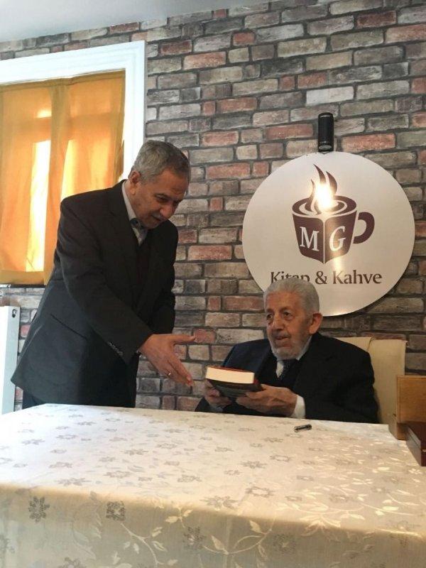 Recai Kutan'ın imza gününe Bülent Arınç da katıldı