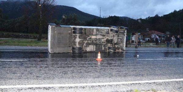 Muğla'da minibüs devrildi: 5 yaralı