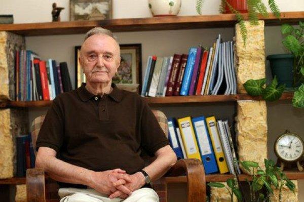 Engin Geçtan kimdir