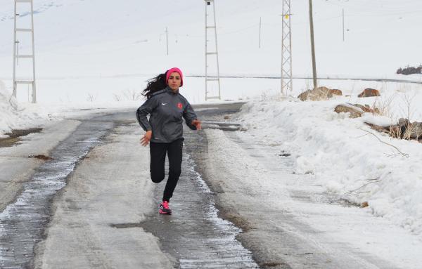 Milli atlet Gülcan'ın hayat hikayesi herkesi duygulandırdı