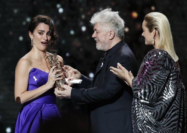 Penelope Cruz prenses gibi geldi ağlayarak gitti