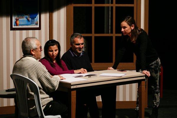 Görme engelli tiyatrocular turne hayali kuruyor