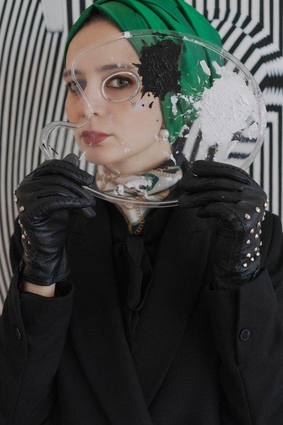 Genç sanatçı Fatma Zeynep Çilek'in Suret Defteri sergisi