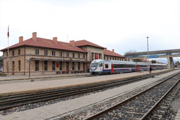 Depremlerin yıkamadığı yapı: Erzincan Tren Garı