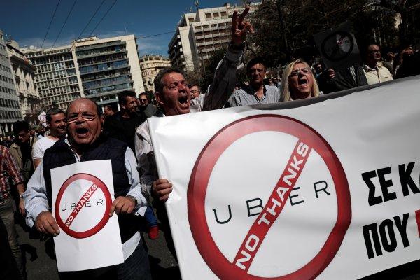 Yunan taksiciler UBER'e tekme tokat saldırdı