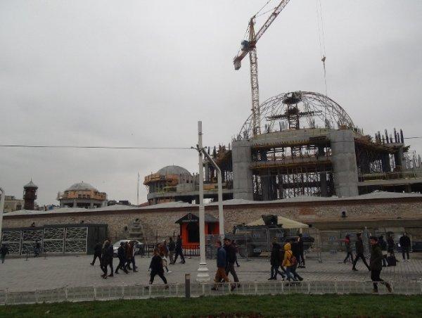 Taksim Camii'nin ana kubbesinin yapımına başlandı
