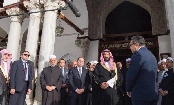 Veliaht Selman Sisi'ye namaz kıldırdı