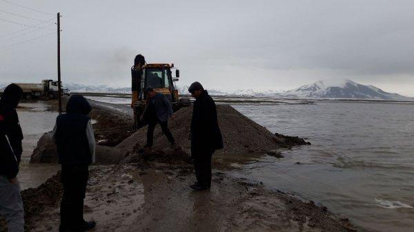 Çaldıran Ovası göle döndü
