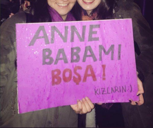 Kadınlar Günü yürüyüşüne açılan pankartlar damga vurdu