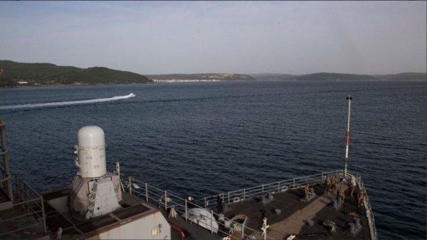 ABD askerleri 'Dur Yolcu'ya dürbünle baktı