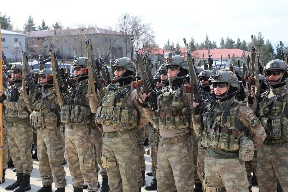 Şırnak’tan 660 asker ve korucu Afrin’e gitti