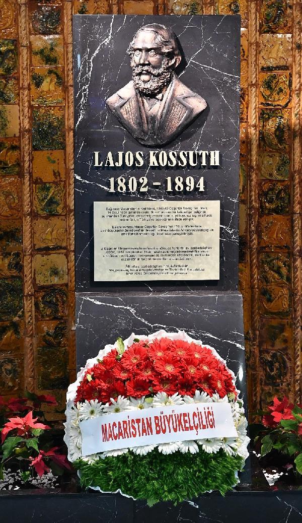 İzmir'de Macar liderin büstü açıldı