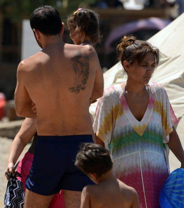 Demet Akalın: Bakın kocamın dövmesine