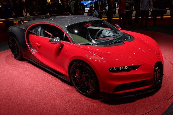 Dünyanın en pahalı otomobili Bugatti'nin yeni modeli tanıtıldı