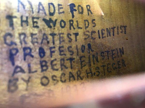 Einstein'ın kemanı açık artırmayla satıldı