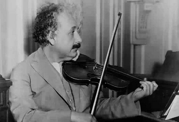 Einstein'ın kemanı açık artırmayla satıldı