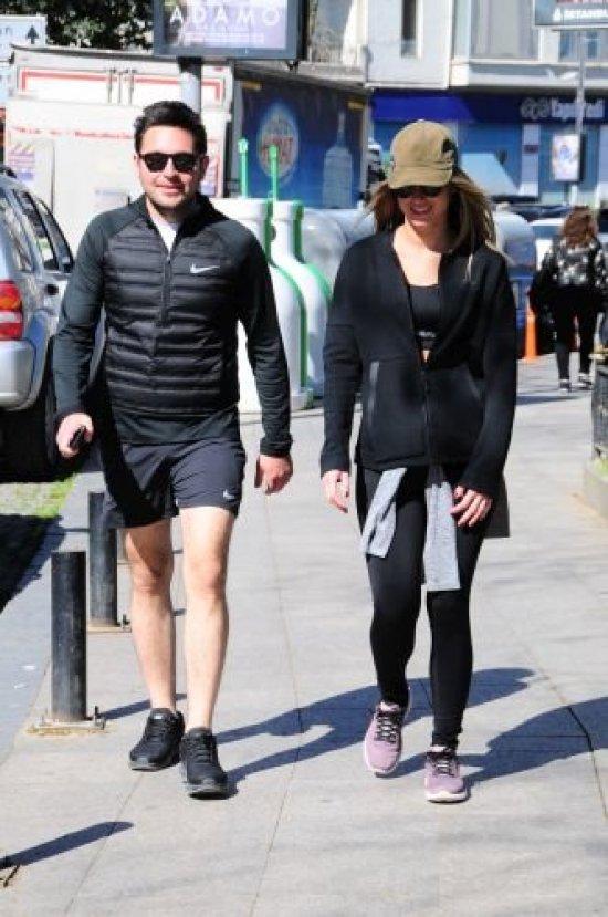 Hacı Sabancı sevgilisiyle yürüyüşte