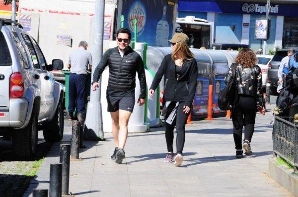 Hacı Sabancı sevgilisiyle yürüyüşte