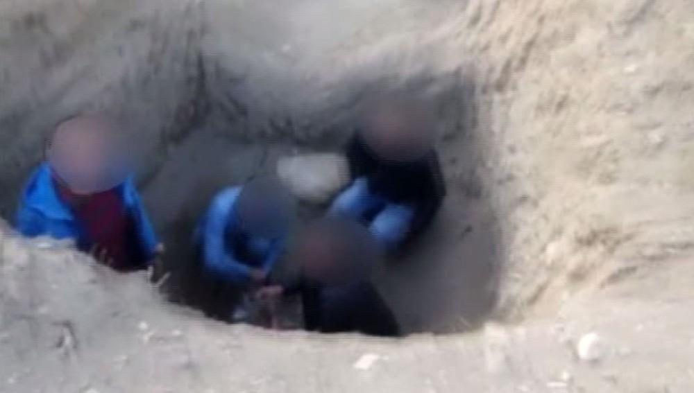 Beden eğitimi öğretmeni çukurda uyuşturucu içerken yakalandı