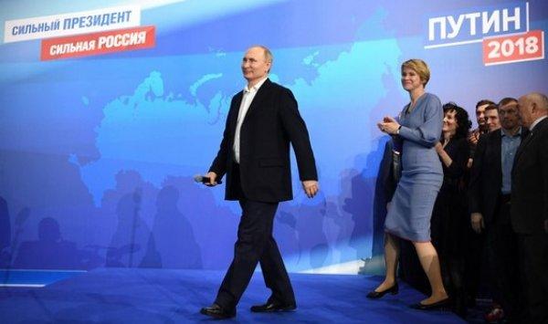 Putin Time dergisine taçla kapak oldu