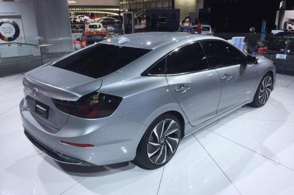 Honda yeni lüks sedanını tanıtıyor