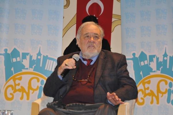 İlber Ortaylı: Wikipedia'yı hiç tavsiye etmiyorum
