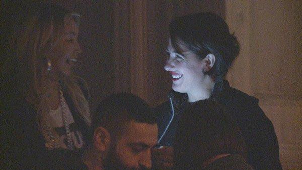 Yonca Evcimik sokak çalgıcılarını eziyordu