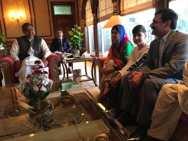 Nobel Ödüllü Malala Yusufzay Pakistan'da