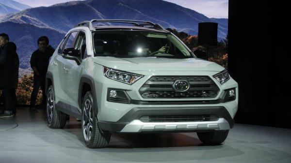 Toyota SUV modeli RAV4'ü yeniledi