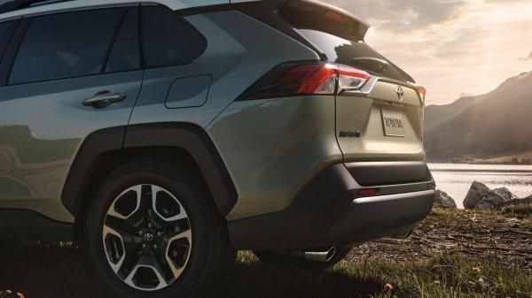 Toyota SUV modeli RAV4'ü yeniledi