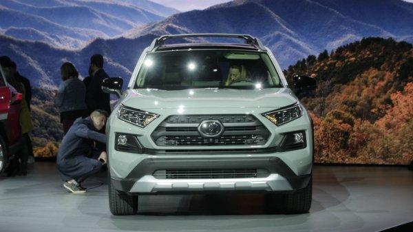 Toyota SUV modeli RAV4'ü yeniledi