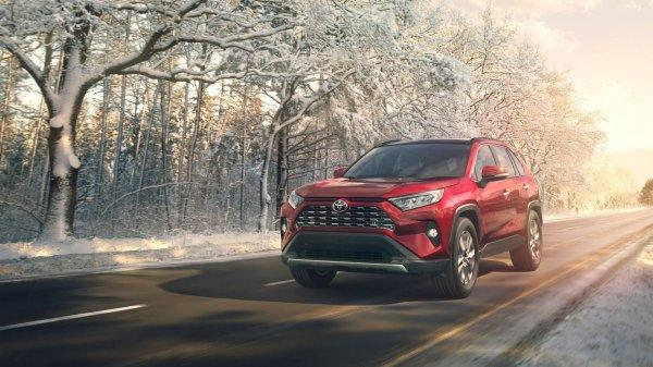 Toyota SUV modeli RAV4'ü yeniledi