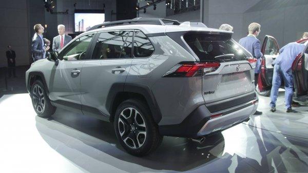 Toyota SUV modeli RAV4'ü yeniledi