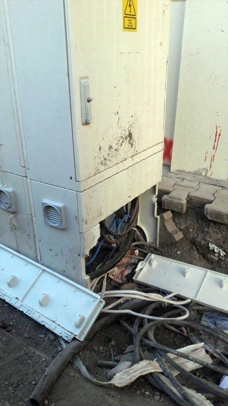 Şanlıurfa'da 55 elektrik panosunu parçaladılar