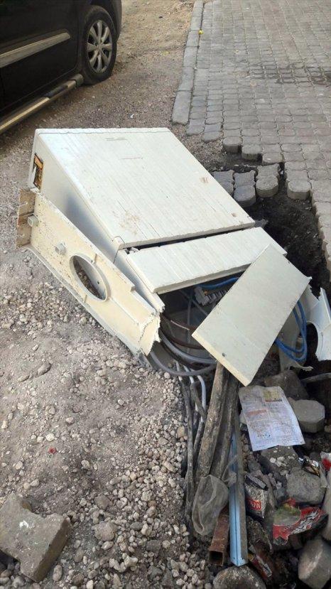 Şanlıurfa'da 55 elektrik panosunu parçaladılar