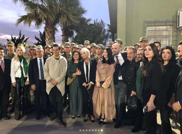 Askere moral veren sanatçılar CHP'nin hedefi oldu