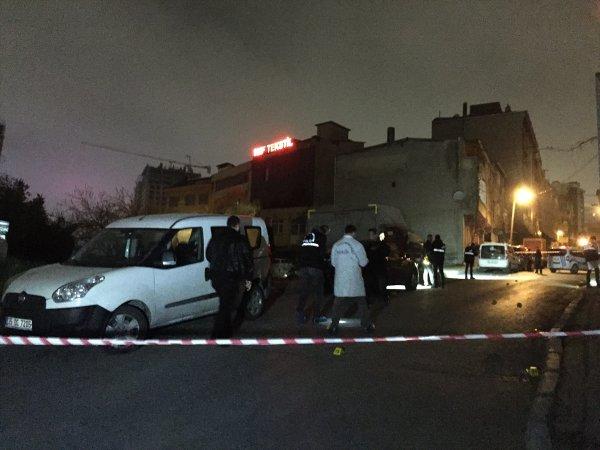 Bağcılar'da silahlı çatışma: 1 ölü 3 yaralı