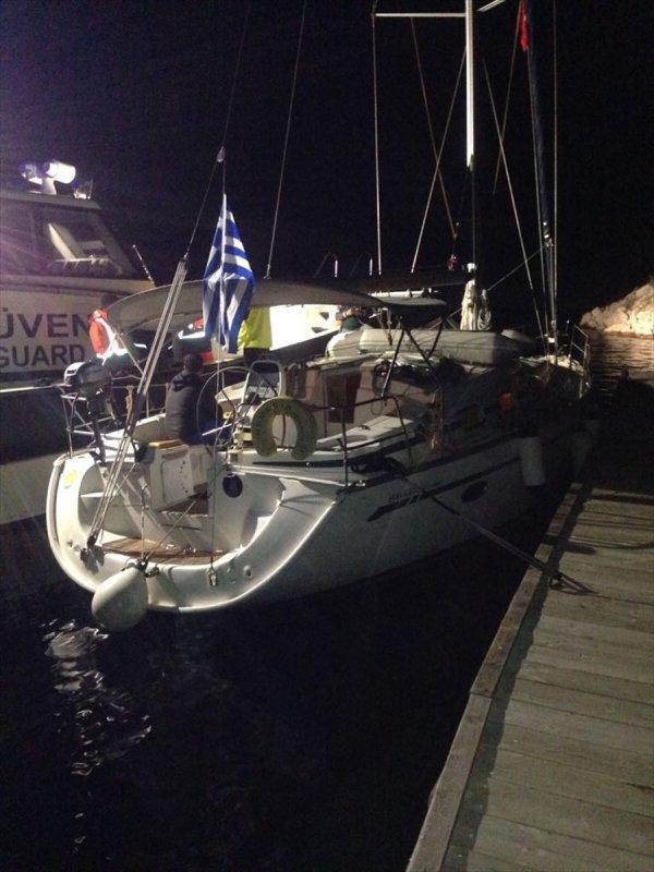 FETÖ'nün bölge imamı Yunan bayrağı asılı yatta yakalandı